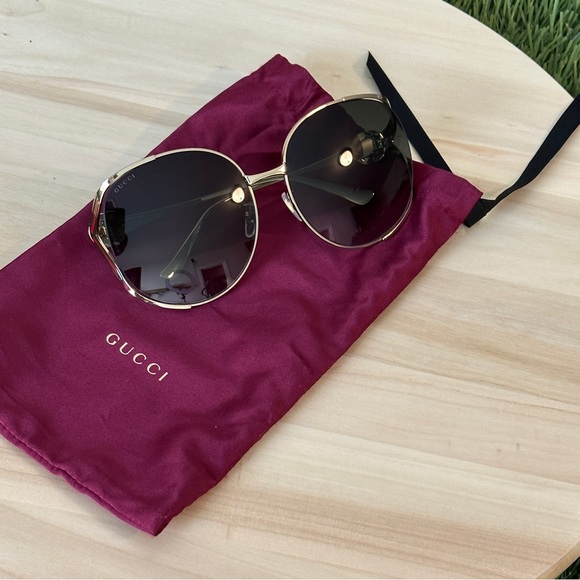 Gucci oversized oval sunglasses with case drawstring bag and cleaning cloth - Picture 9 of 14
